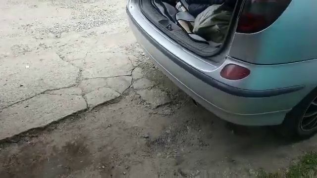 Nissan-Tino Миняем местами бампера,и спойлер.? смотреть онлайн