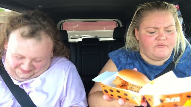 Two rednecks trying KFC's CHEETOS CHICKEN SANDWICH (food review) смотреть онлайн