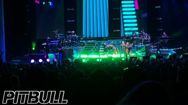Pitbull - Hotel Room Service LIVE смотреть онлайн