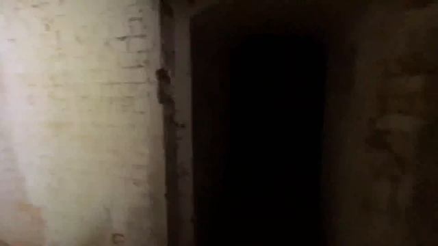 ПРЯТКИ НА ОГРОМНОЙ ЗАБРОШКЕ С ПОДЗЕМНЫМИ ХОДАМИ смотреть онлайн