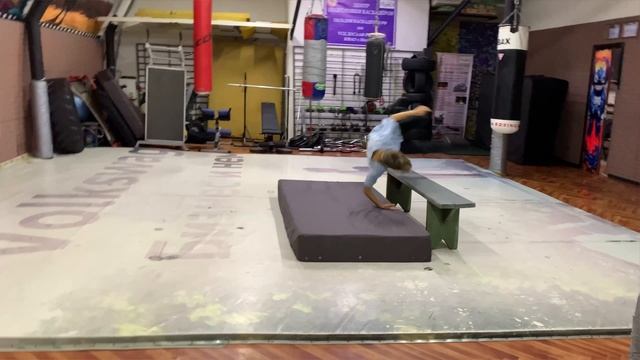 Перекат боком по руке через препятствие смотреть онлайн