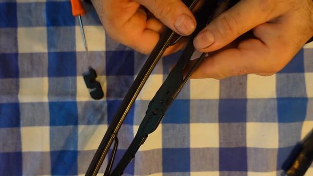 How to replace wiper blades on a SAAB. смотреть онлайн