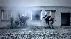 Работа спецназа при штурме зданий и помещений