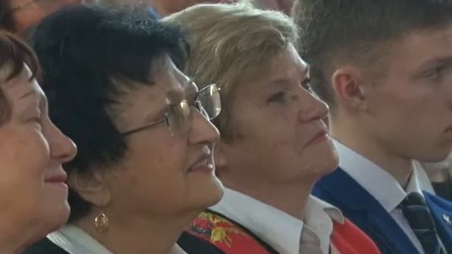 Свой юбилейный день рождения отметила МОУ "СОШ №5". смотреть онлайн