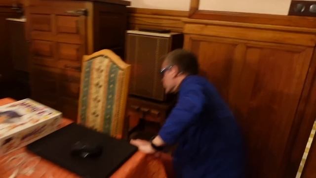 NE PAS S'ASSEOIR SUR CETTE CHAISE ! AVEC MASSILYA ET KAMILIA ! смотреть онлайн