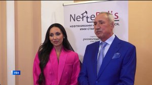 Певица Алсу и ее отец Ралиф Сафин посетили праздничный вечер в Уфе, посвященный 75-летию УГНТУ