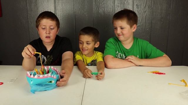Family Game Night ideas, Shark Bite Game review смотреть онлайн