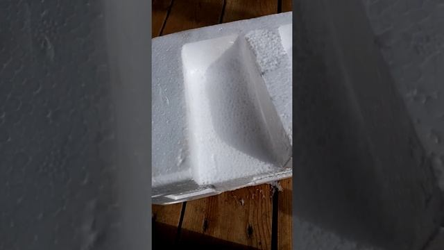 Тест на маслобензостойкость. Пенопласт(белый) / вспененный полипропилен EPP(чёрный). смотреть онлайн