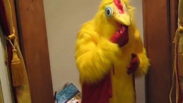 Chicken suit Leah смотреть онлайн