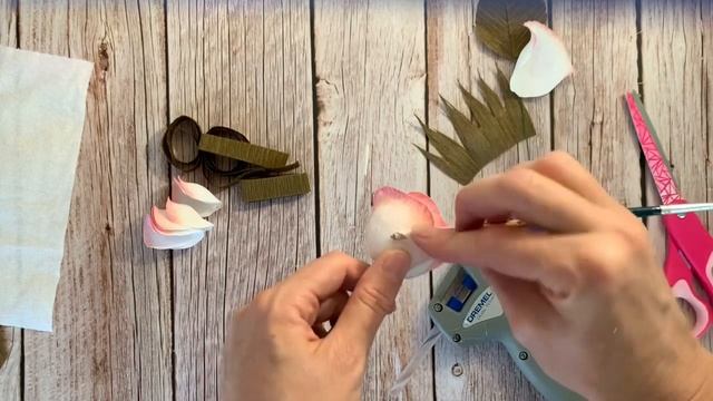 How To Make Realistic And Easy Paper Roses. DIY. Роза из гофрированной бумаги.