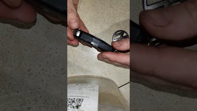 Замена батарейки ключа Volkswagen Passat B5+. Как разобрать/собрать ключ Фольцваген.