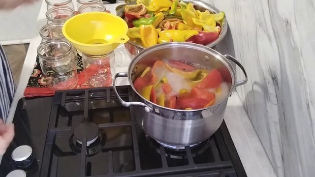 МАРИНОВАННЫЙ БОЛГАРСКИЙ ПЕРЕЦ НА ЗИМУ ! Понравится любителям пикантных холодных закусок! смотреть онлайн