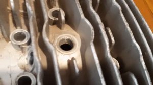 Резьба в отверстиях под свечу и декомпрессор. / мотоциклы Иж.