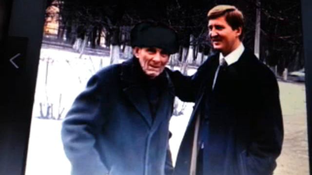 Ринат Ахметов приехал на Майдан в Донецке 08.04.14 смотреть онлайн