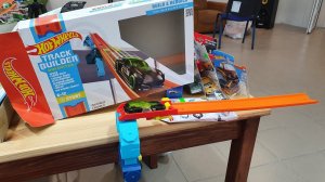Обзор запускатора для трека Hot Wheels Track Builder stunt