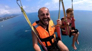 Ярослав Сумишевский с сыном летают на парашюте