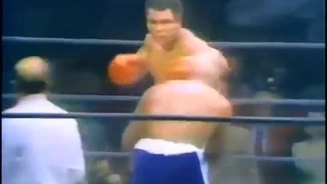 Muhammad Ali gets brain damage from Earnie Shavers (knocked out cold nearly) смотреть онлайн