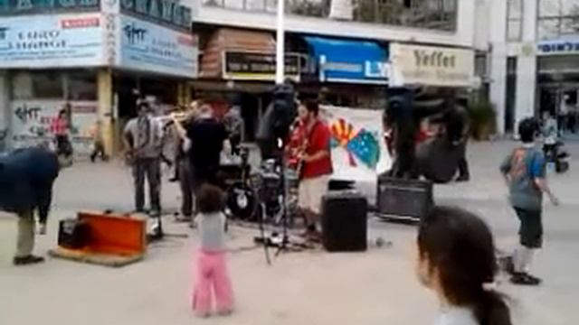 А ну скорее любите нас- вам крупно повезло :) смотреть онлайн