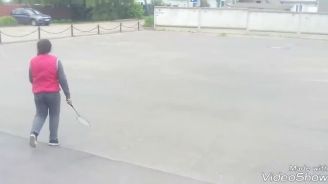 Играем в бадминтон смотреть онлайн