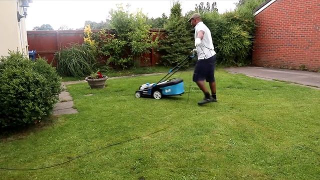 VINNEL DEMONSTRATES HOW EASY IT IS WITH A MAC ALLISTER LAWN MOWER смотреть онлайн