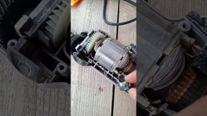 Ремонт дрели Интерскол. Замена электрических щёток.