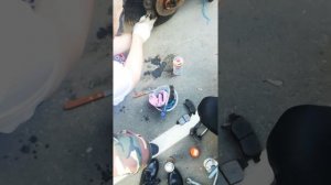 Замена направляющей и очистка,смазка тормозных элементов опель корса д ч2 обслуживание тормозов