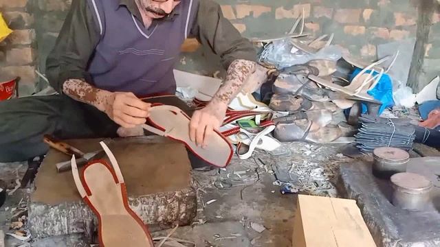 Гениальные мастера делают сандалии Мужские сандалии ручной работы Tillay Wali Kheri Часть 1