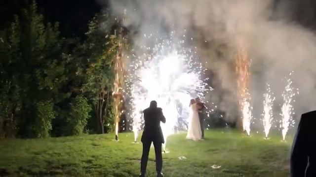 Фейерверк на свадьбу Каньон 02.08.2020, вертушка, дорожка из фонтанов, вспышки , золотые фонтаны 8м смотреть онлайн