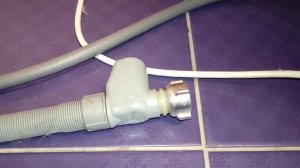 Посудомоечная не набирает воду. Ошибка посудомоечной нет воды. Замена шланга залива воды.