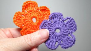 Как связать крючком цветок. Видеоурок для начинающих