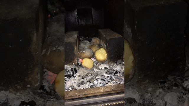 Как выпекать / печь хлеб в буржуйке / отопительной печи на углях смотреть онлайн