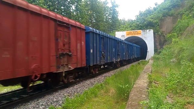 DANGRESS NF RAILWAY TUNNEL WDG4G GOODS TRAIN CROSSIN смотреть онлайн