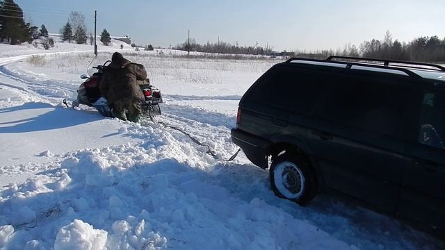 Снегоход Yamaha VK10 вытаскивает автомобиль / snowmobile car rescue смотреть онлайн