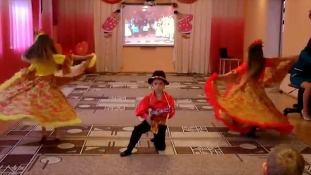 Цыганский танец в детском саду.mp4 смотреть онлайн