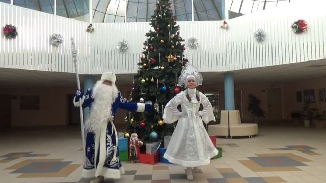 Новогодний парад сказочных героев смотреть онлайн