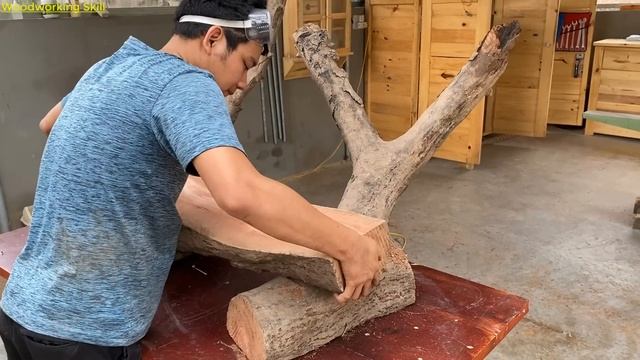 Unique Designs And Ideas From Dry Wooden Trunks // Old Wooden Bench Made Of Trunk In Forest смотреть онлайн