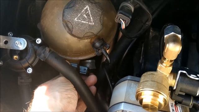 Peugeot 5008 - замена датчика уровня антифриза. Как снять и вставить чтобы не сломать - от владельц смотреть онлайн