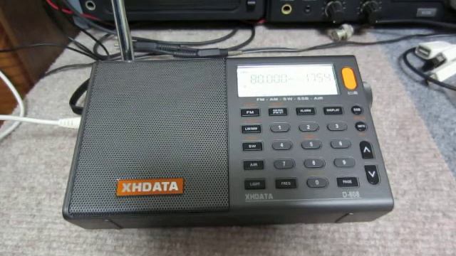 XHDATA D-808 FM Reception with whip antenna смотреть онлайн