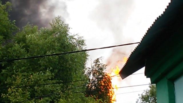 Пожар в Челобитьево длится больше получаса! смотреть онлайн