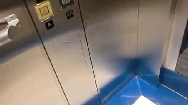 Mitsubishi Elevator @Dubai Metro Khalid Bin Al Waleed Station, UAE смотреть онлайн