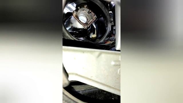 ЗАМЕНА ЛАМП БЛИЖНЕГО СВЕТА Меган 2 смотреть онлайн