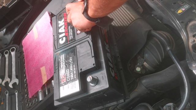 Mercedes C class W203 battery replacement смотреть онлайн