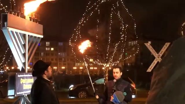 Зажигание Ханукальной Меноры. Happy Hanukkah смотреть онлайн