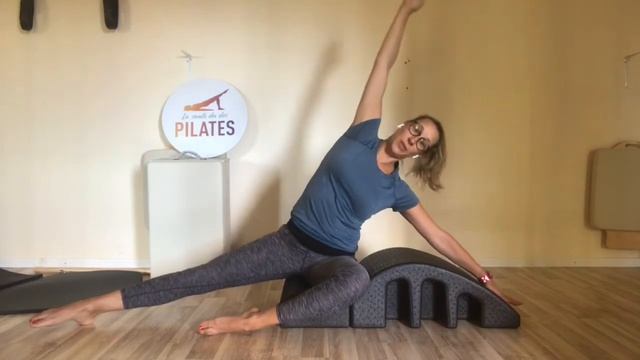 Cours de Pilates avec Ines: sur le « Spine corrector » смотреть онлайн