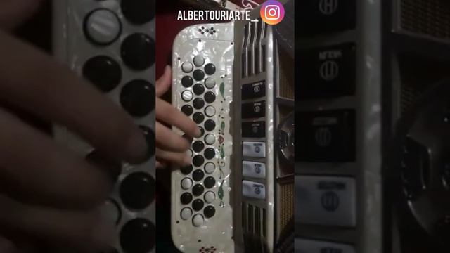 El catre y la cama - Marca Registrada por Alberto Uriarte, Acordeon de FA [F] смотреть онлайн