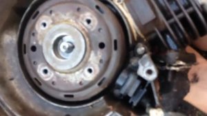 как снять магнит(Ротор Генератора) со скутера без съёмника !