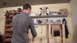 #3 Диван своими руками: установка болта в подлокотник