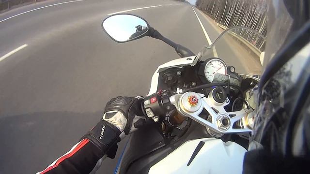 BMW S1000RR Vs Honda CBR1000RR