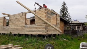 Как поднять 6 метровый брус одному, с помощью самодельного крана. Моя стройка.