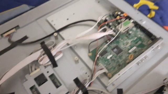 Обзор на редкий (???) китайский телек Shinco LED-3258C